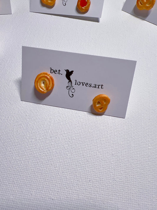 043 - Mini cookie stud earrings