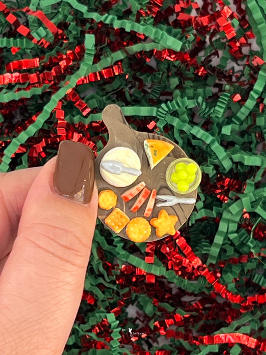 085 - Cheese & cracker broad brooch