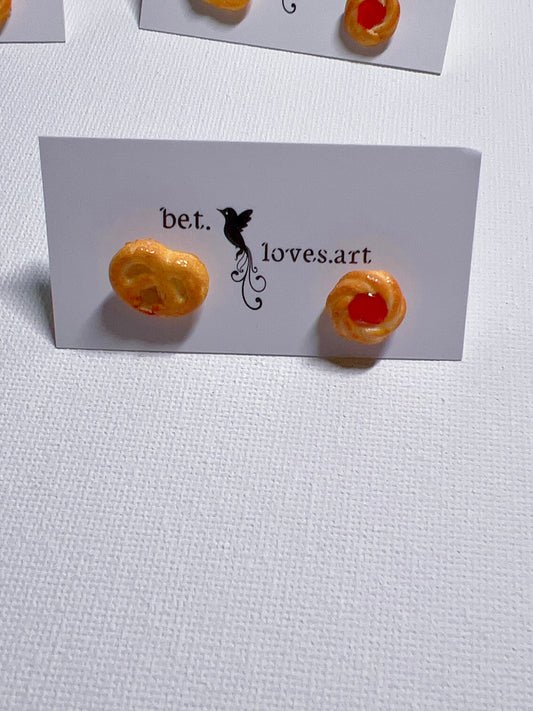 039 - Mini buttered cookie and strawberry jam cookie stud earrings