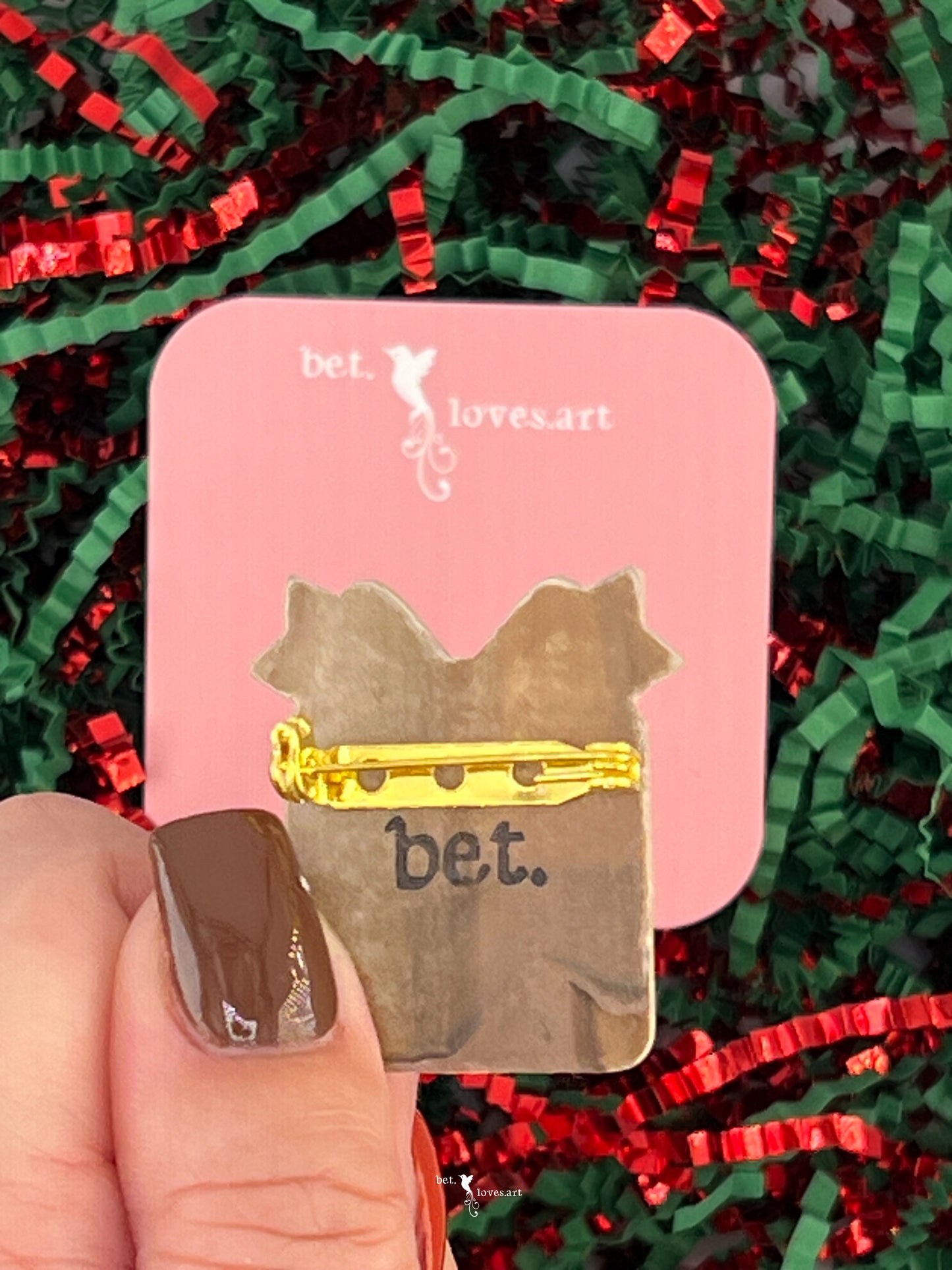 077 - Christmas present gingerbread biscuit brooch