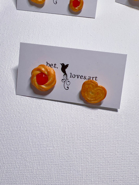040 - Mini strawberry jam cookie and palmier stud earrings