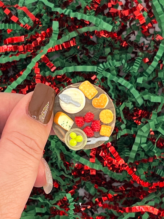 084 - Cheese & cracker broad brooch