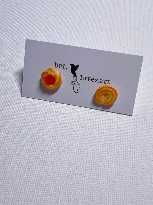 037 - Mini strawberry jam cookie and buttered cookie stud earrings