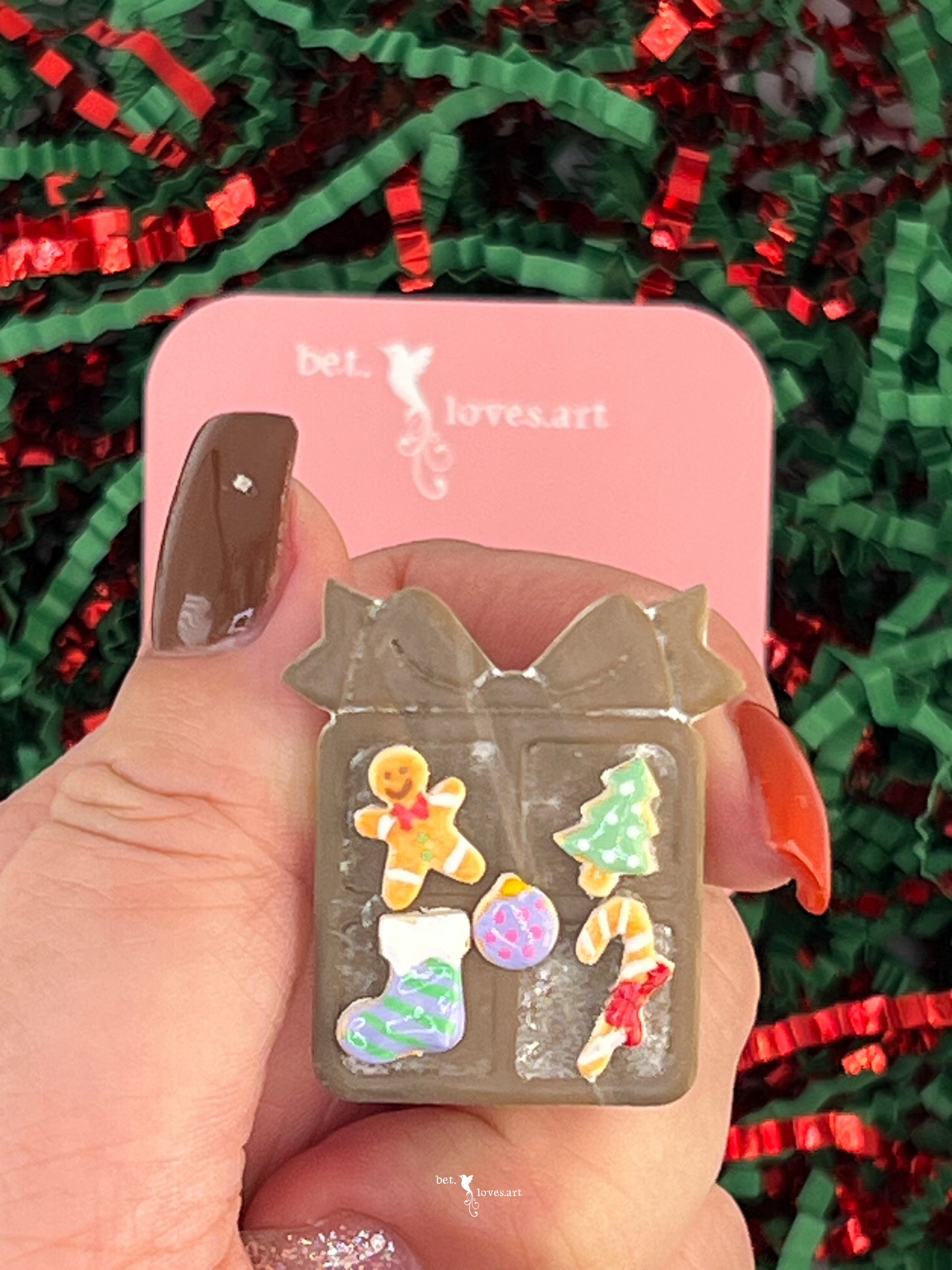 074 - Christmas present gingerbread biscuit brooch