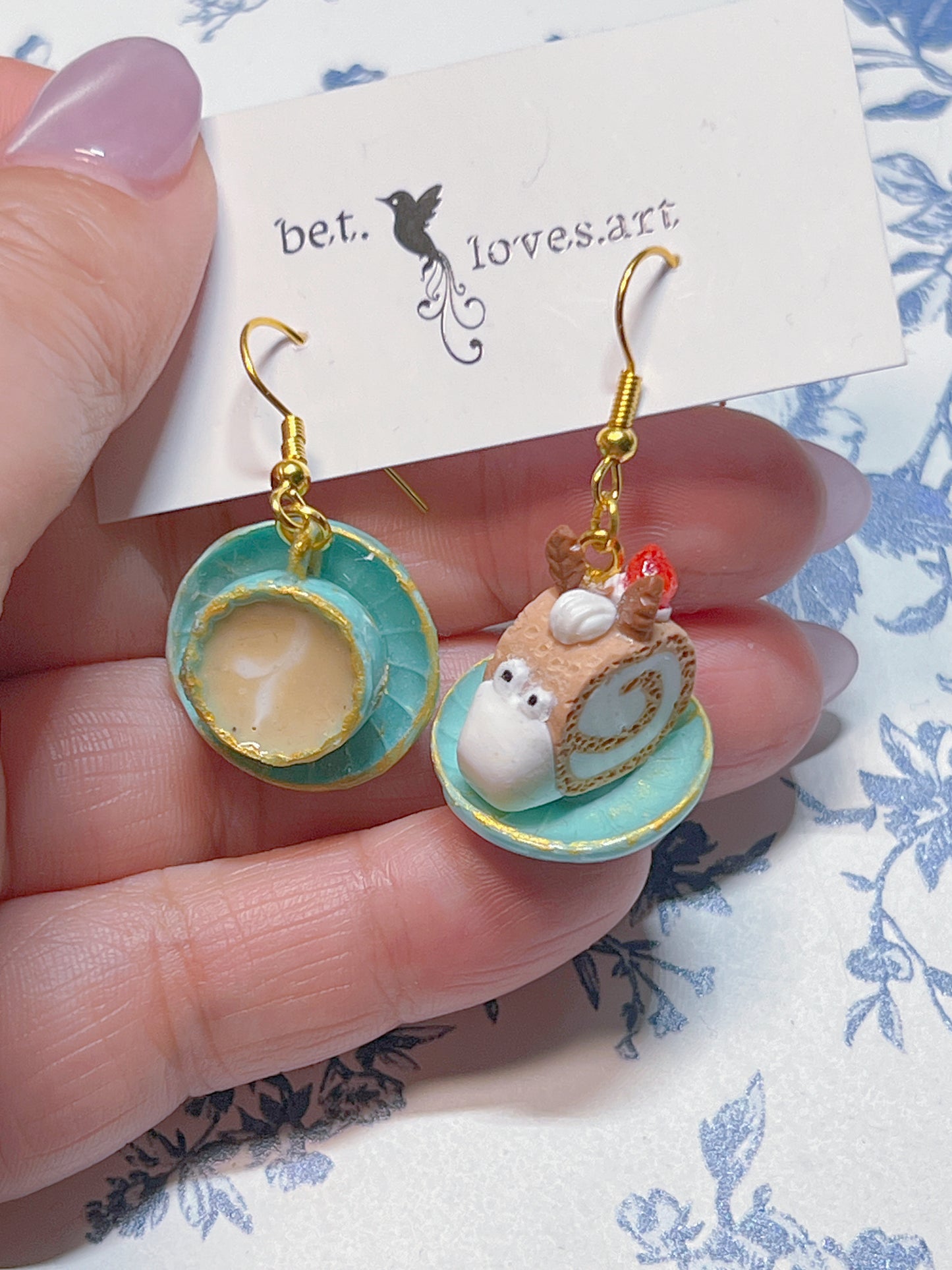 096 - Mini Teacup & Horse Swiss Roll